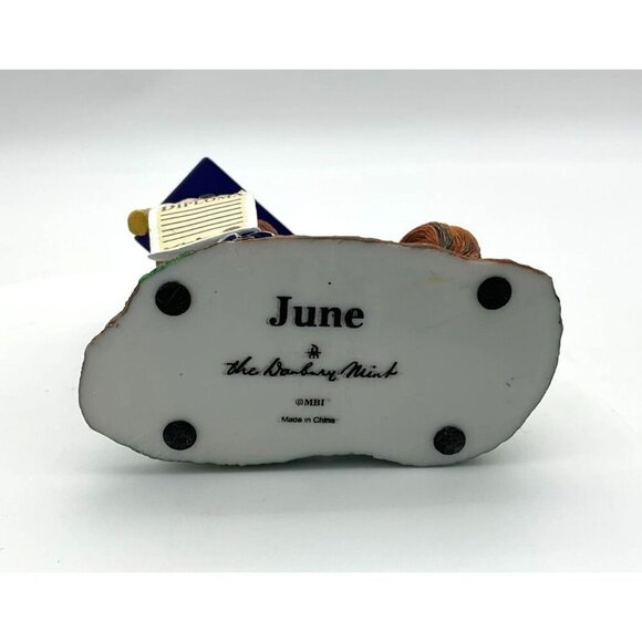 Danbury Mint Shih Tzu Perpetual Calendar Resin Dog Figurine  June Graduation - Picture 5 of 6